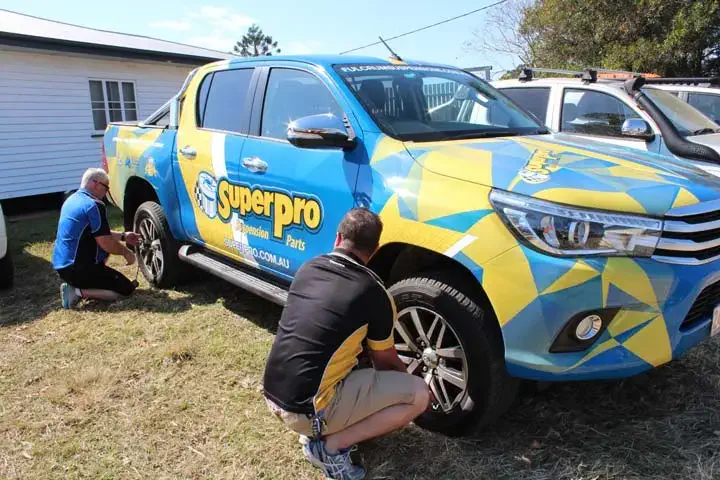 Letting out tyre pressure in the SUperPro/Formula Hilux 