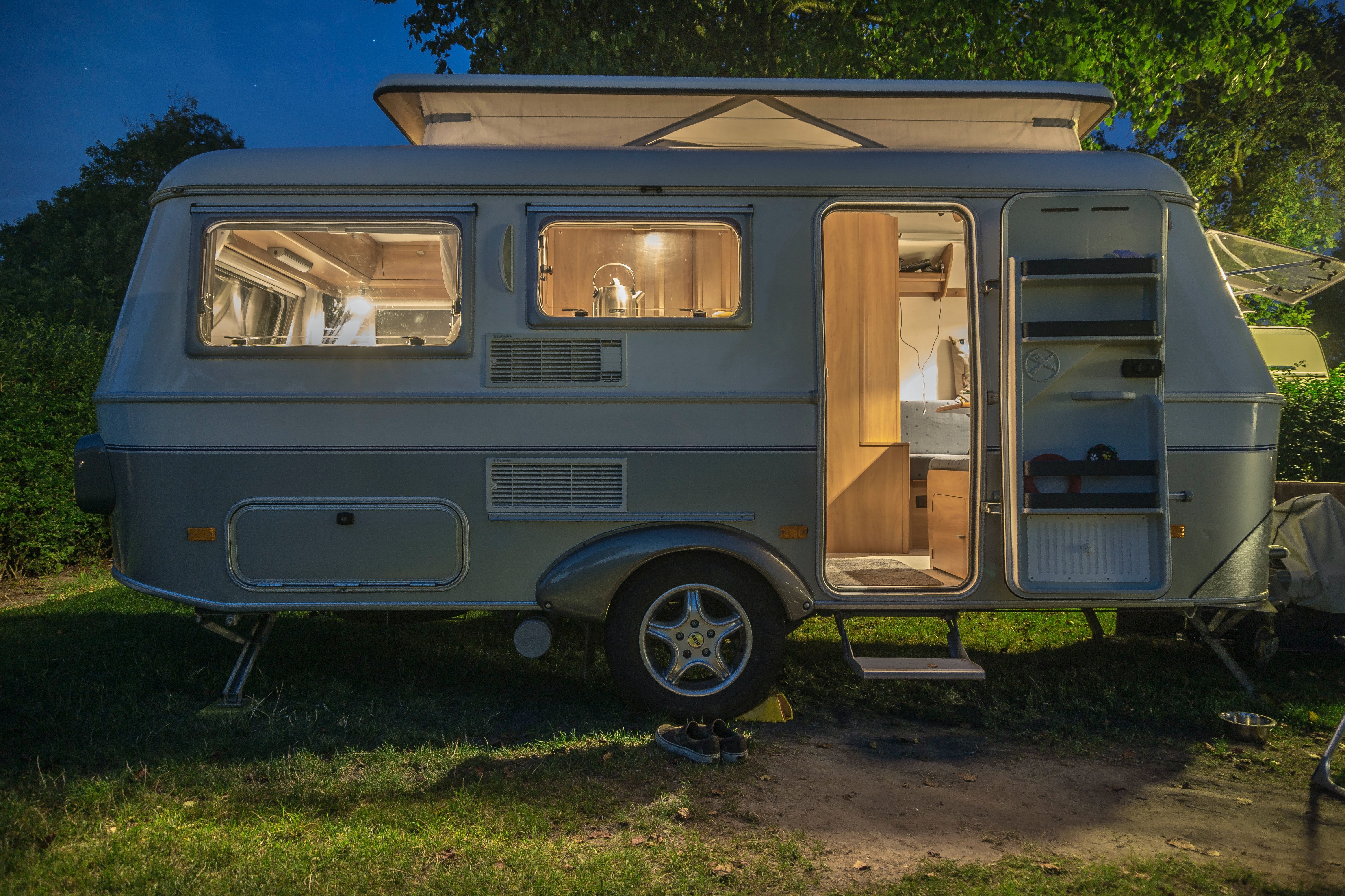Best Tips on How to Safely Tow a Caravan